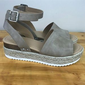 Soda Topic Espadrille Women’s Sandals Size 9